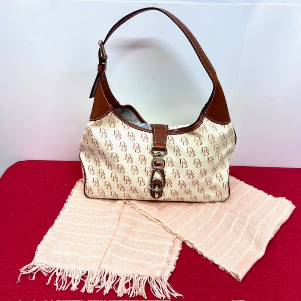 VGT ClassicDooney & Bourke Signature Crescent Shoulder Bag  Jacquard Beige Brown